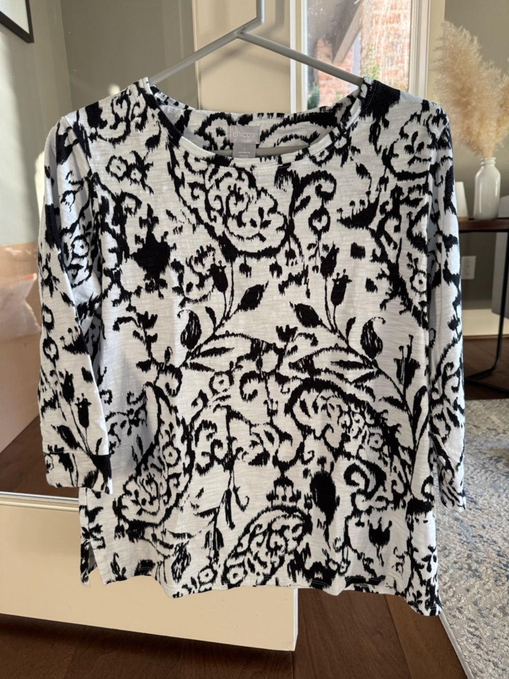Chico's Black & White Cotton Floral Knit Top Like NEW! - Picture 2 of 6